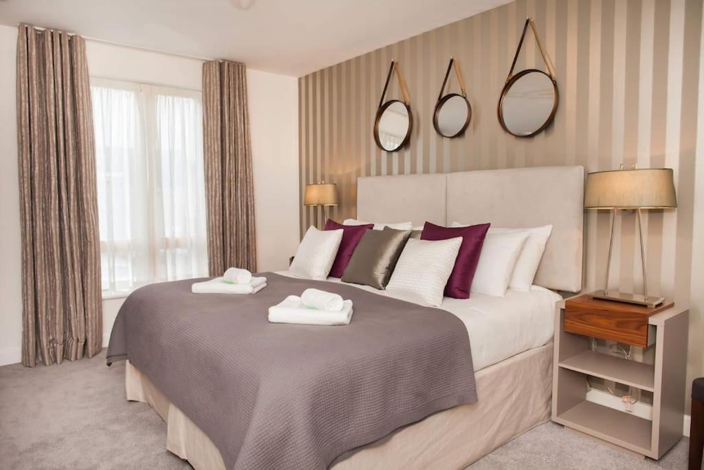 Stylish And Central Two Bedroom & Two Bathroom Apartment With Free Parking Exterior foto